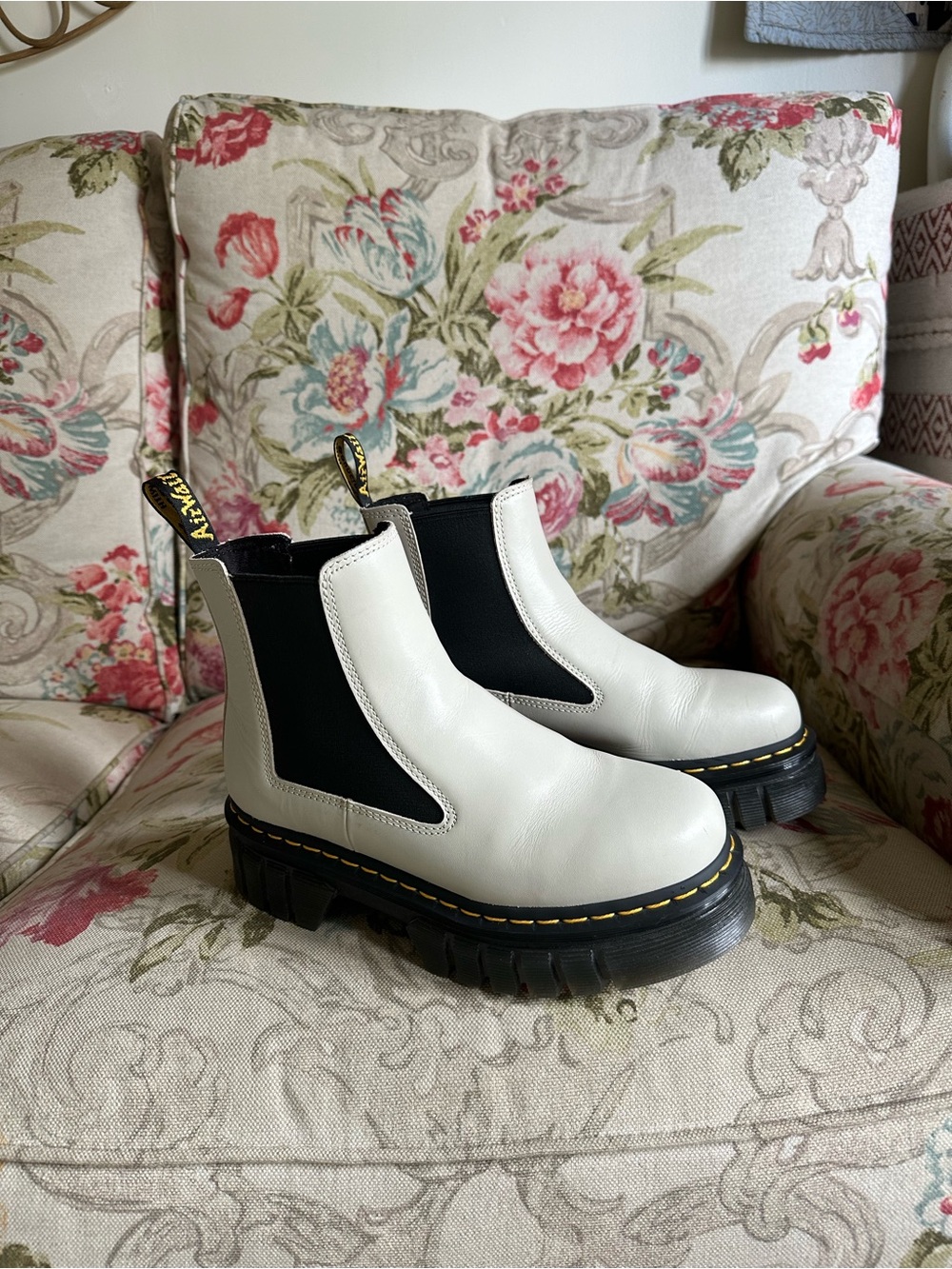 Dr. Martens White Chelsea Boots with Black Elastic Panels - Picture 2 of 8